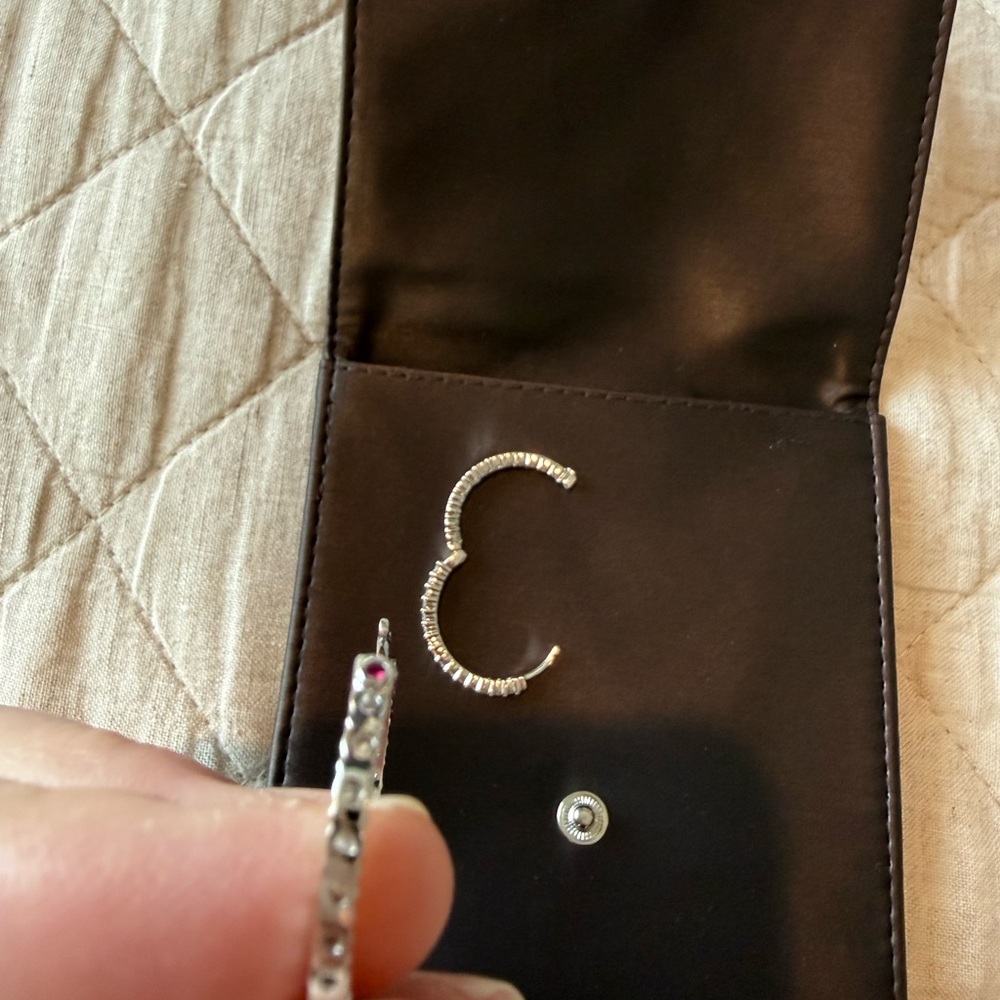 Roberto Coin Perfect Diamond Hoop - Picture 7 of 10